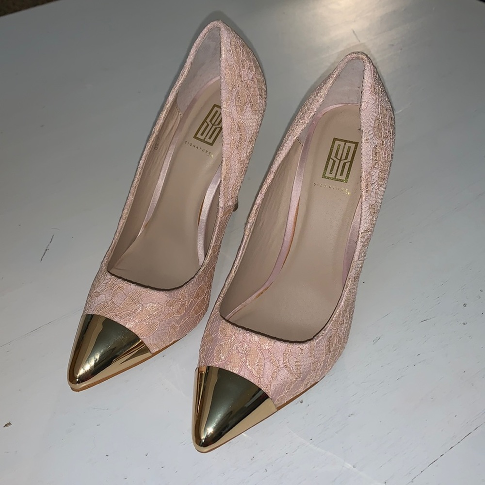 Blush pumps